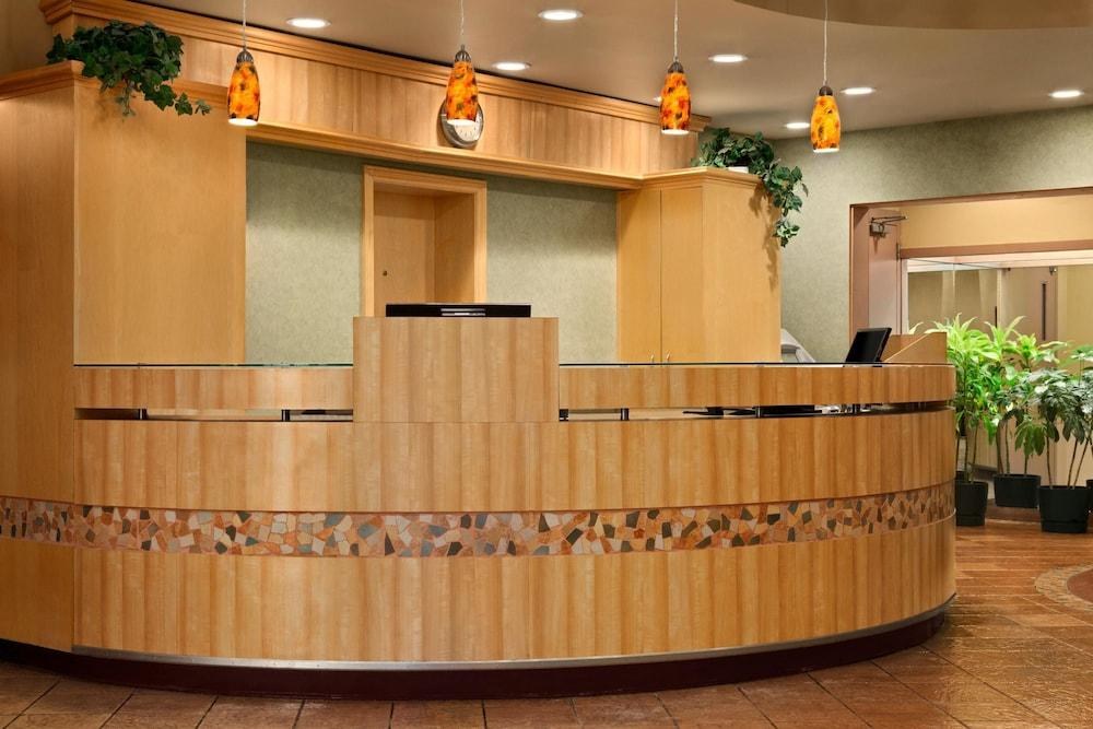 TRAVELODGE WINNIPEG EAST photo 3