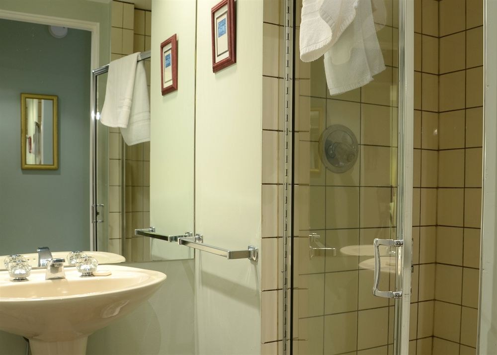 ROSELLEN SUITES AT STANLEY PARK photo 1
