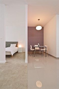 Triton Park Apartments photo 2