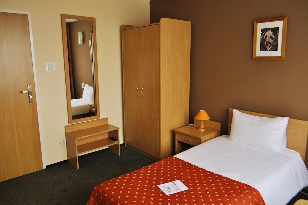 HOTEL WILANÓW WARSZAWA BY DESILVA photo 4