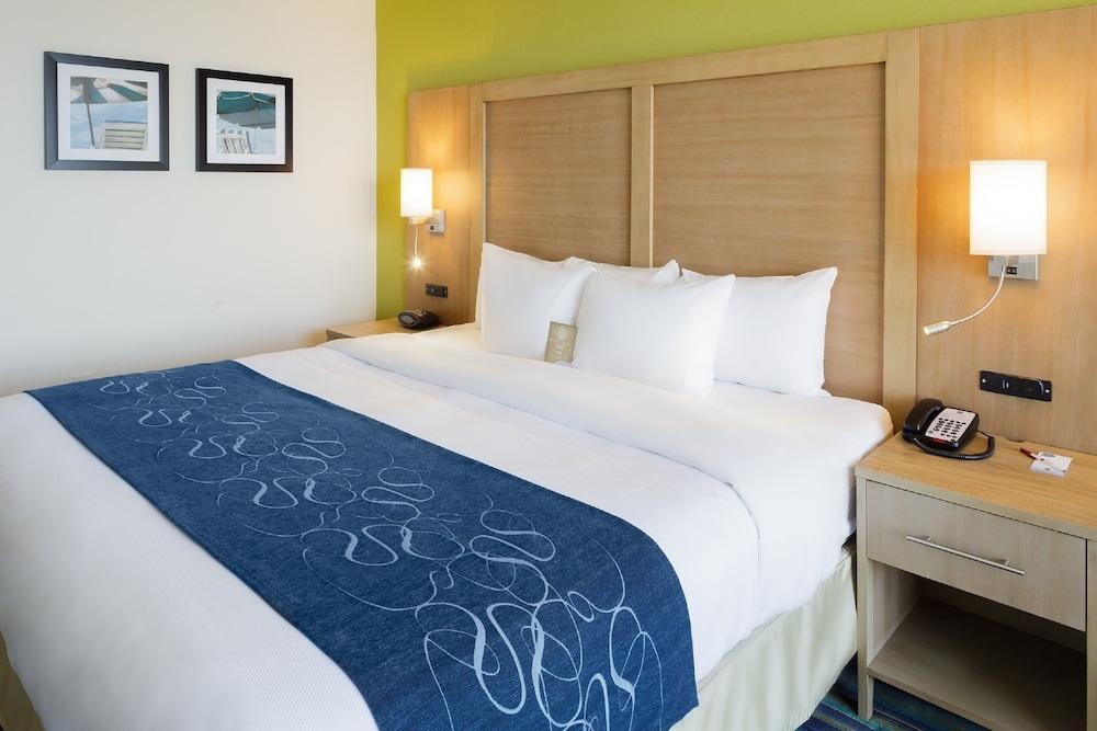 COMFORT SUITES BEACHFRONT photo 2