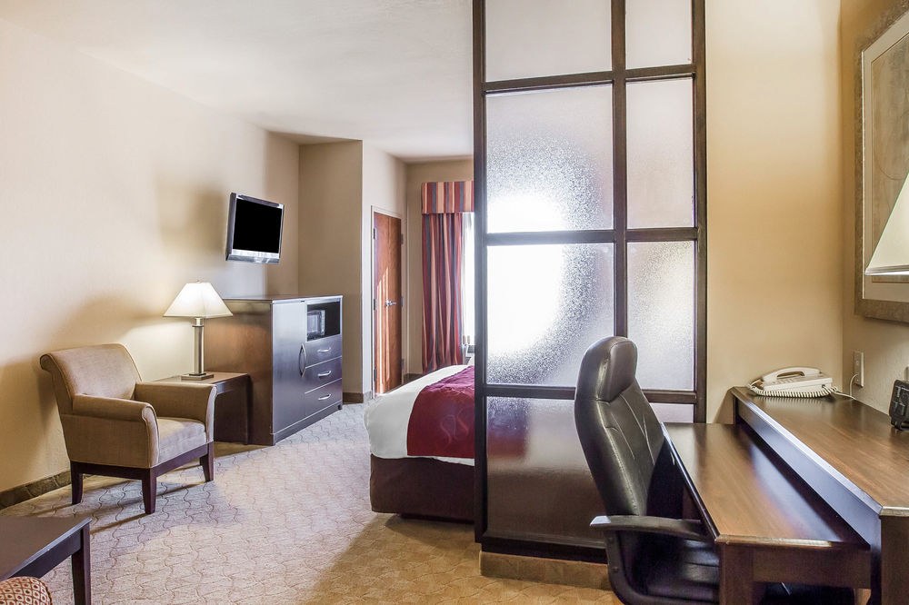 COMFORT SUITES MACON