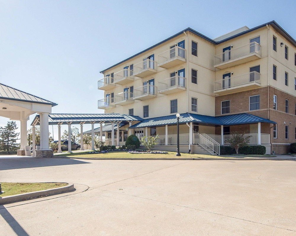 COMFORT INN TULSA-DOWNTOWN WEST photo 1