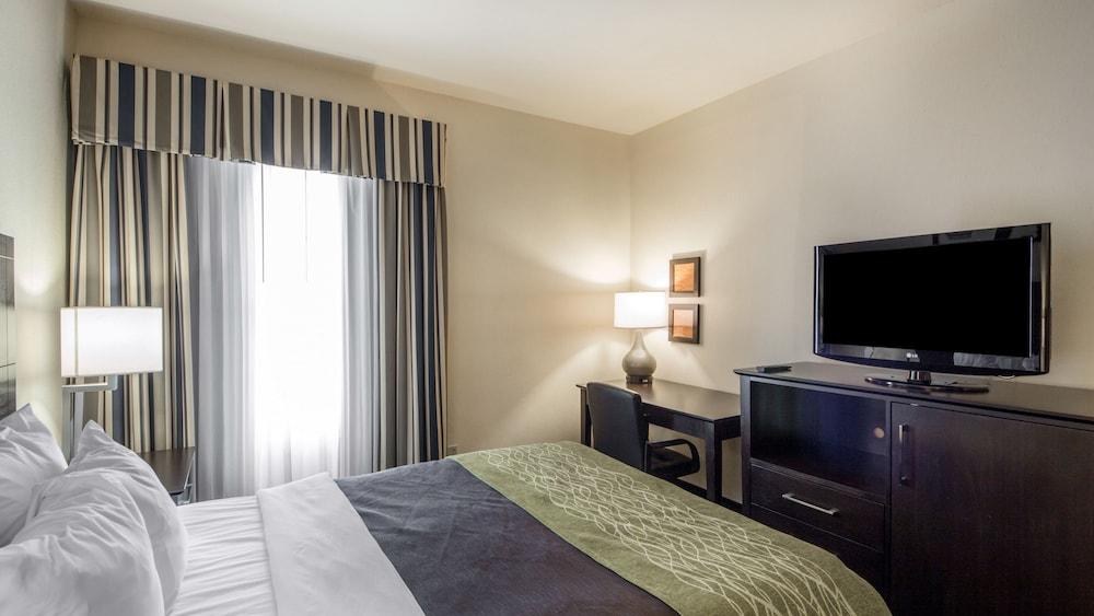 COMFORT INN TULSA-DOWNTOWN WEST photo 3