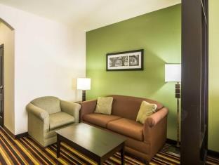COMFORT SUITES photo 3