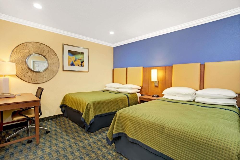 DAYS INN BY WYNDHAM SAN FRANCISCO - LOMBARD photo 3