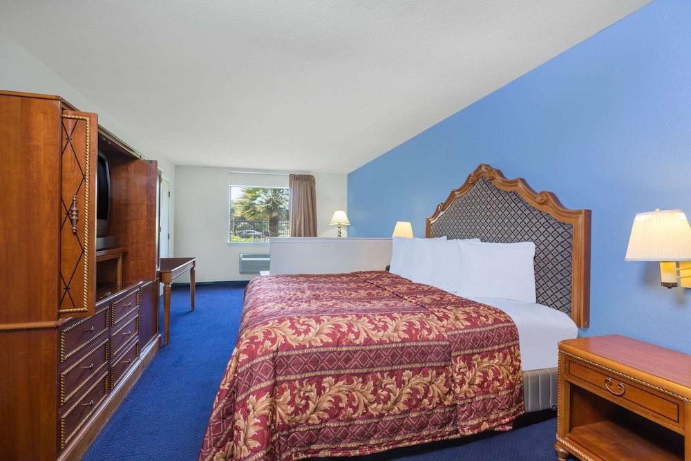 DAYS INN SAN ANTONIO