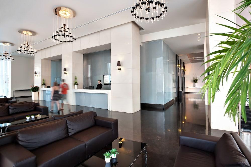ISLAND SUITES HOTEL photo 3