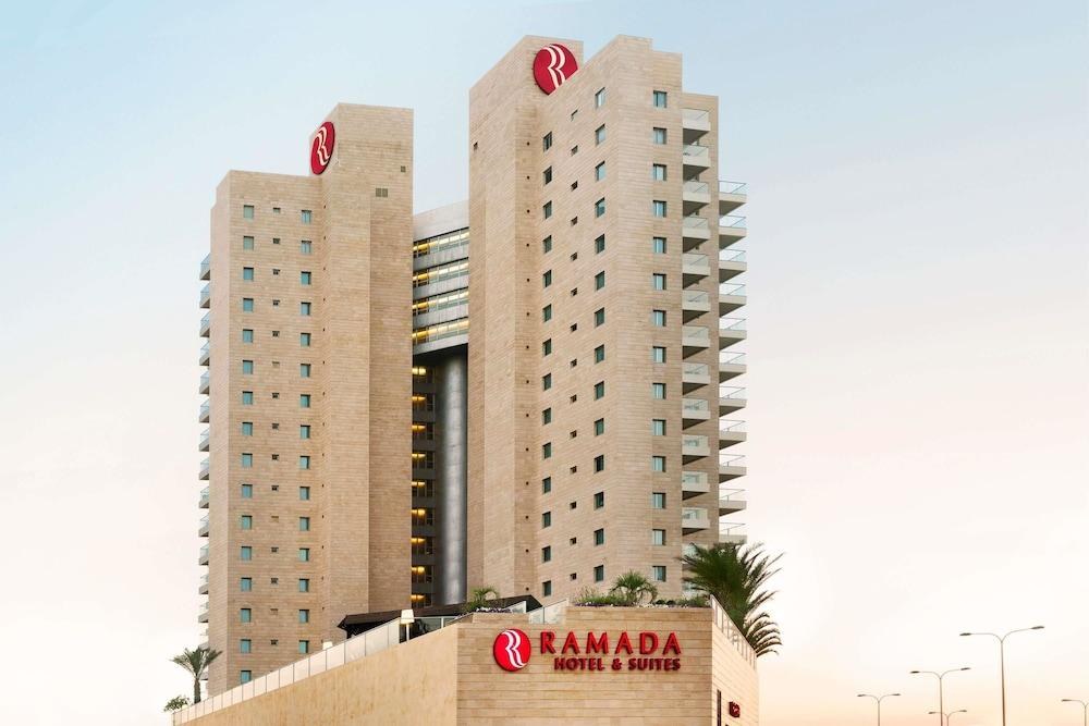 Ramada Hotel & Suites by Wyndham Netanya photo 2
