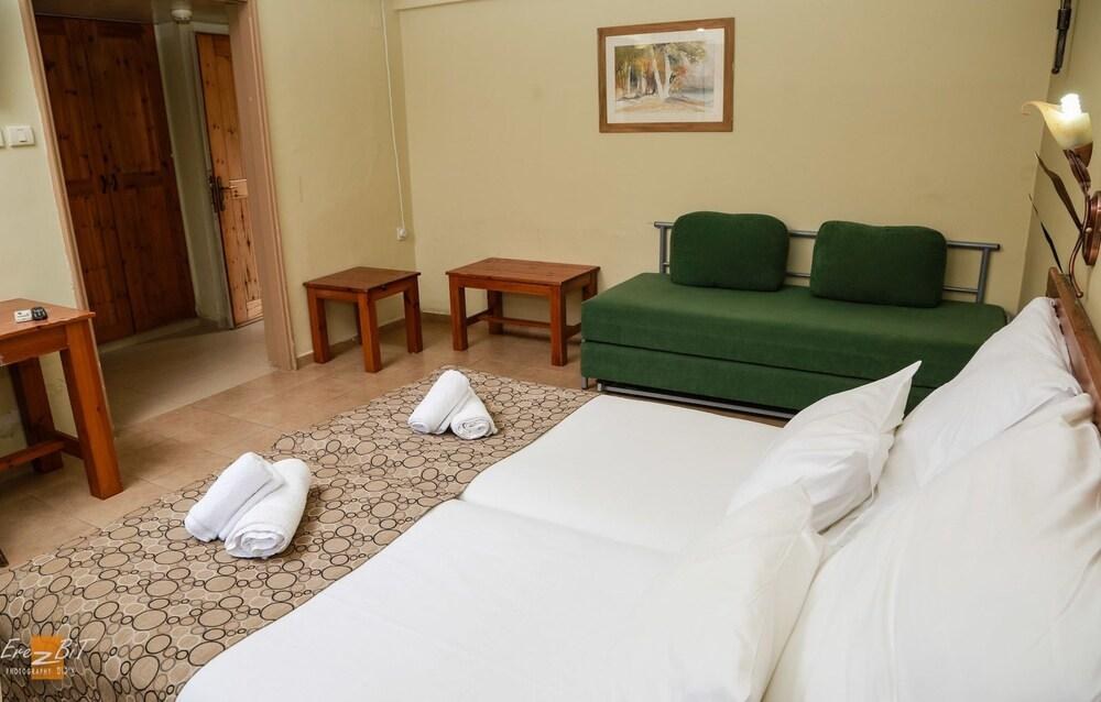 Ohalo Manor photo 3