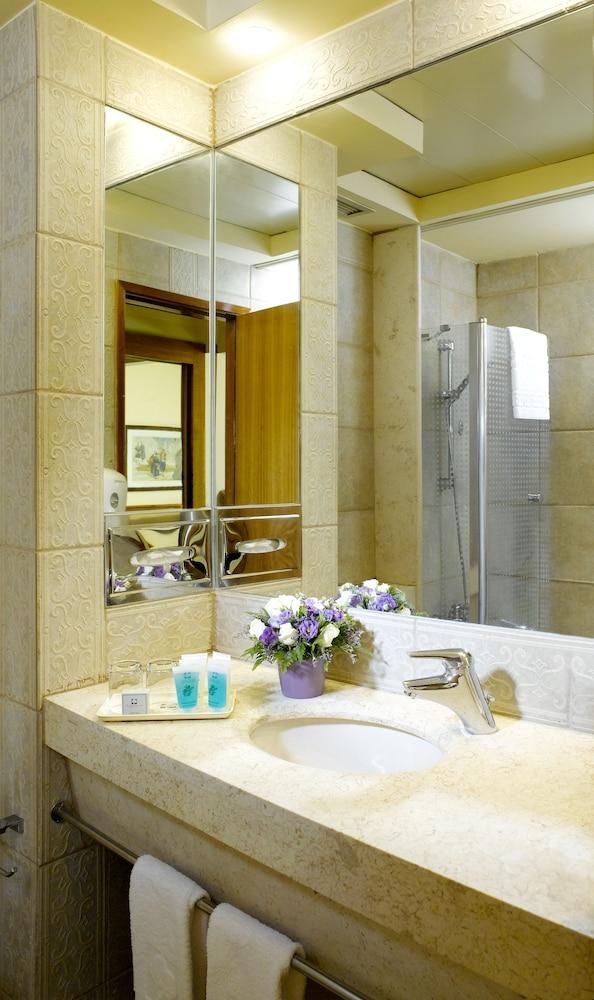 OLIVE TREE ROYAL PLAZA photo 2