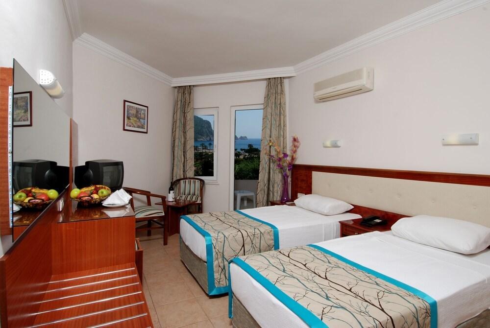 HATIPOGLU BEACH HOTEL photo 2