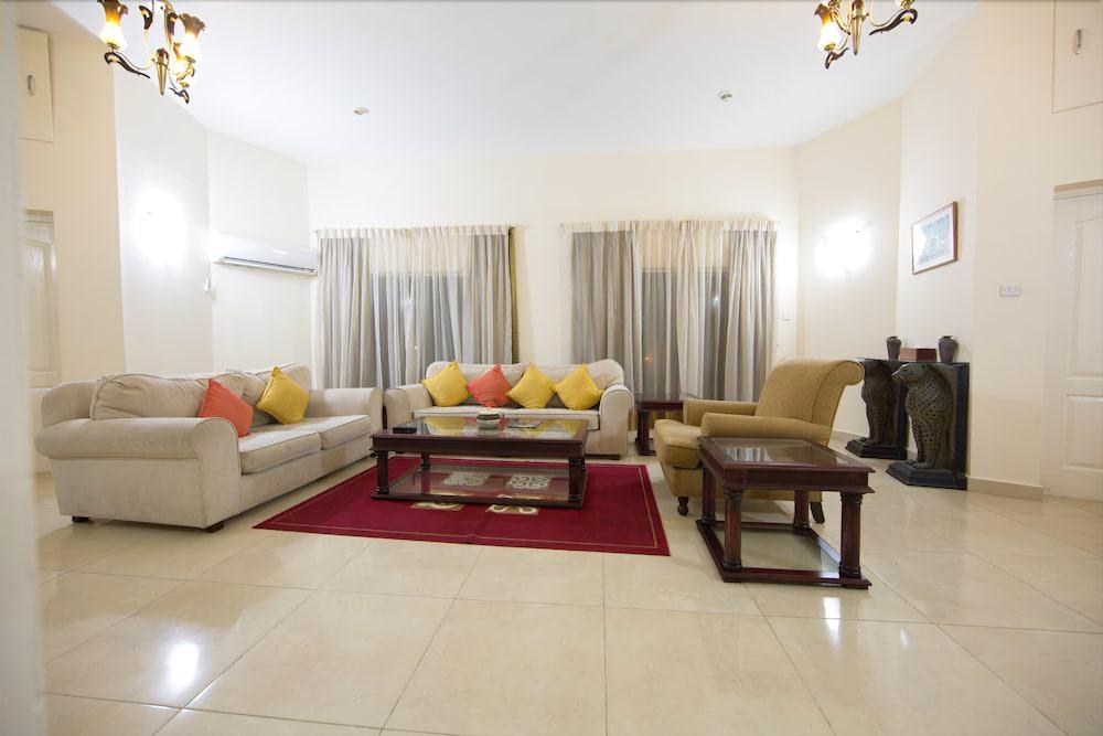 LA PALM ROYAL BEACH HOTEL photo 4