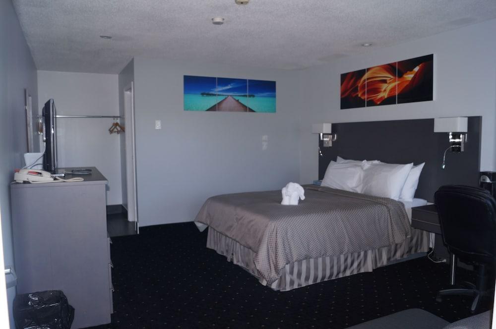 HOWARD JOHNSON INN GANANOQUE photo 3
