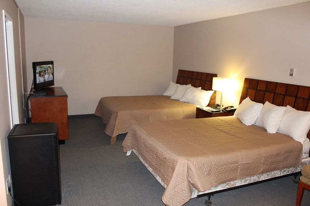 TRAVELODGE BY WYNDHAM SWIFT CURRENT photo 1