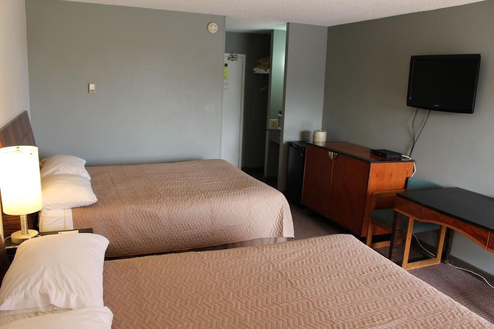 TRAVELODGE BY WYNDHAM SWIFT CURRENT photo 2