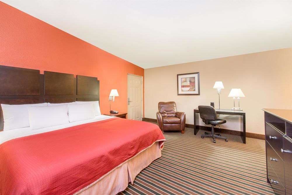 HOWARD JOHNSON INN - HISTORIC LAKE CHARLES
