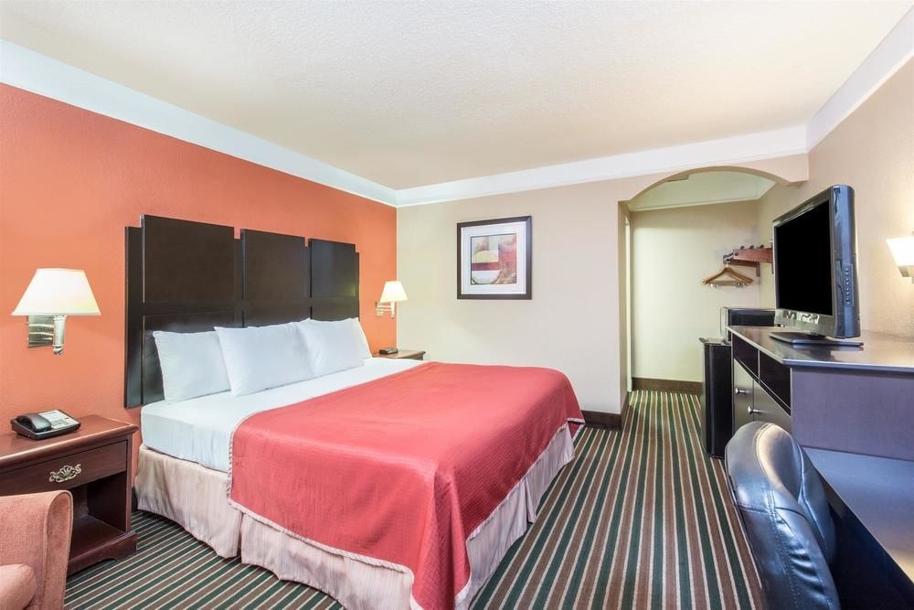 HOWARD JOHNSON INN - HISTORIC LAKE CHARLES photo 1