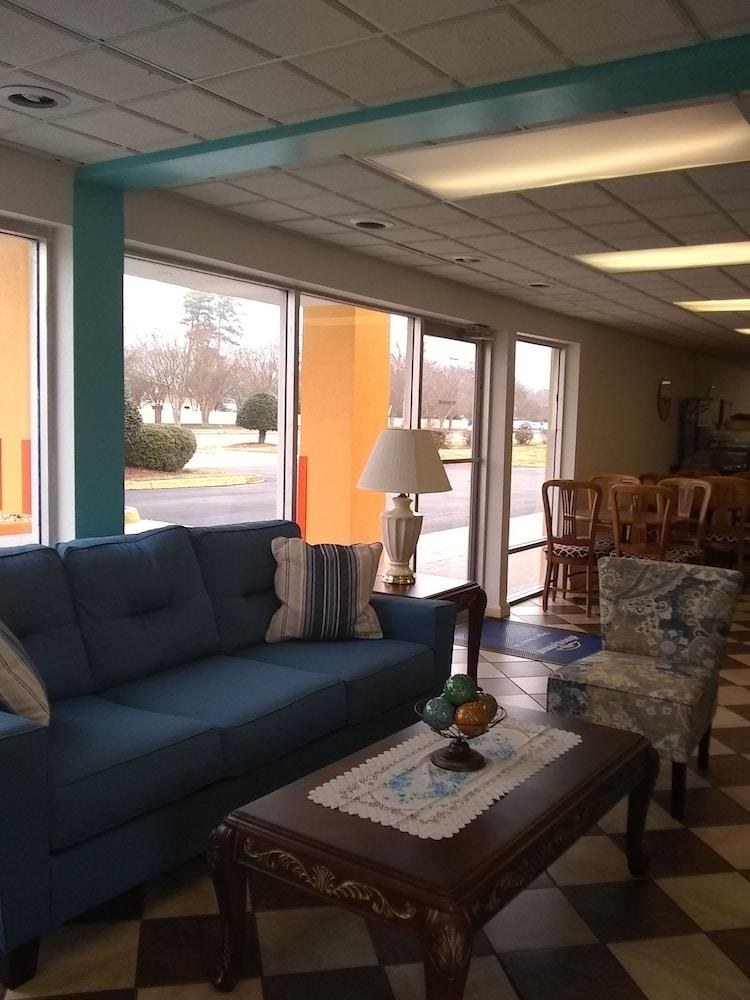 HOWARD JOHNSON INN VIRGINIA BEACH photo 3