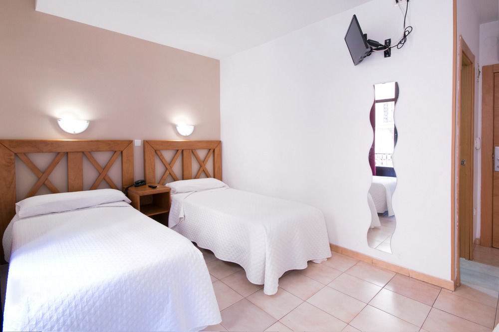 HOSTAL ATENAS photo 1
