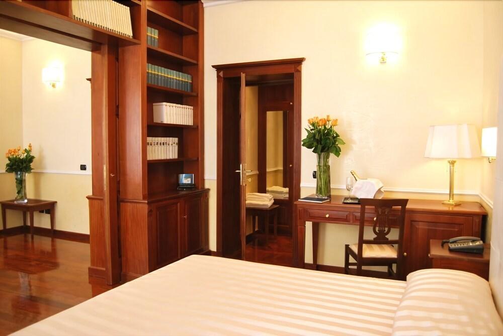 LUDOVISI LUXURY ROOMS photo 2