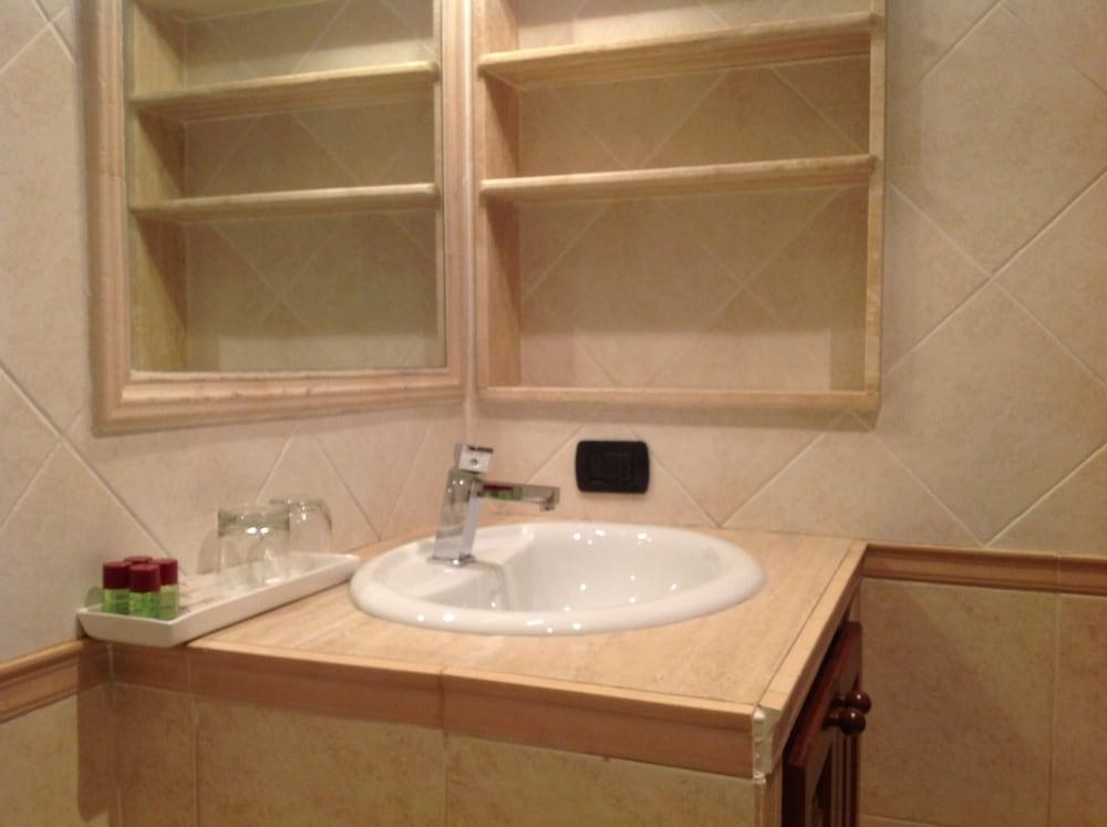 LUDOVISI LUXURY ROOMS photo 3