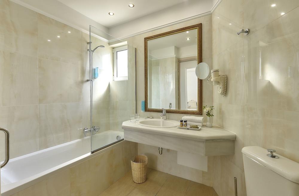 ALEXANDER BEACH HOTEL photo 3