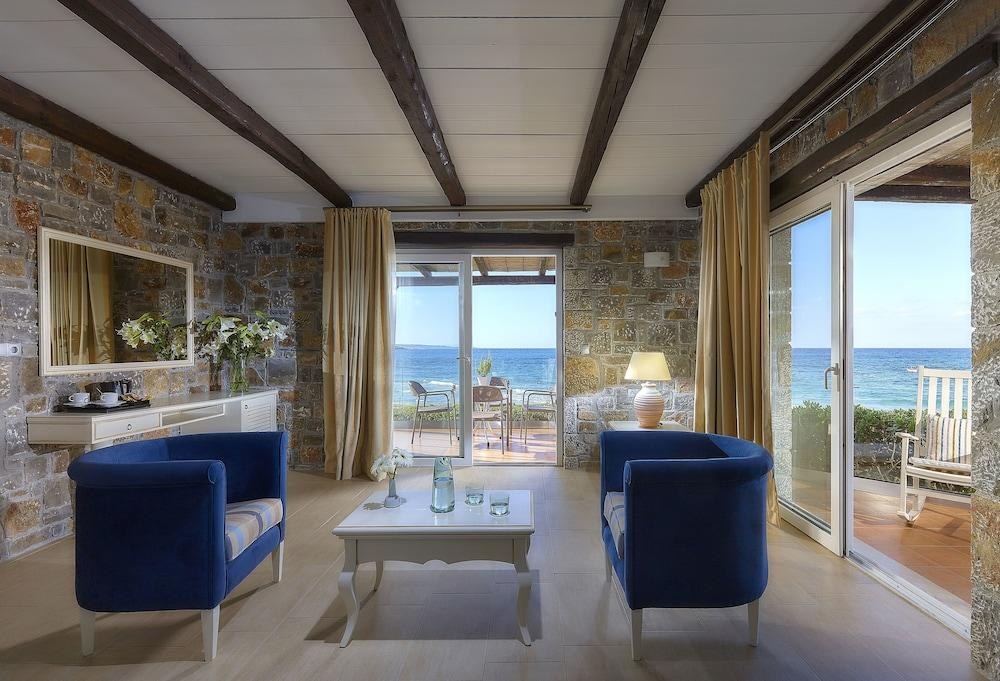 ALEXANDER BEACH HOTEL photo 4