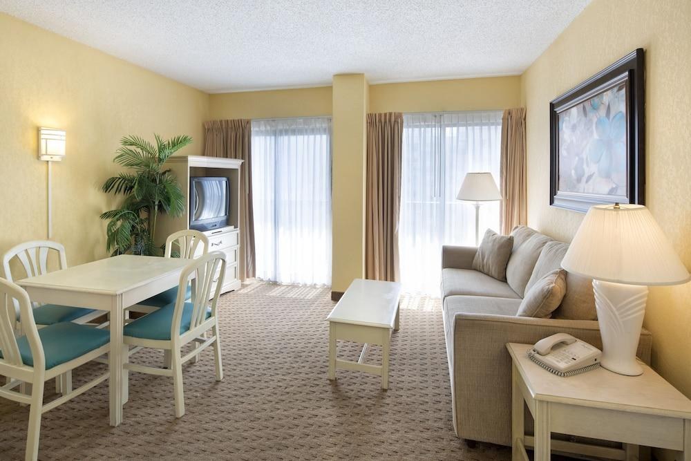 THE ENCLAVE HOTEL & SUITES photo 4