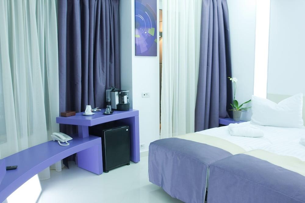 CHRISTINA HOTEL photo 2