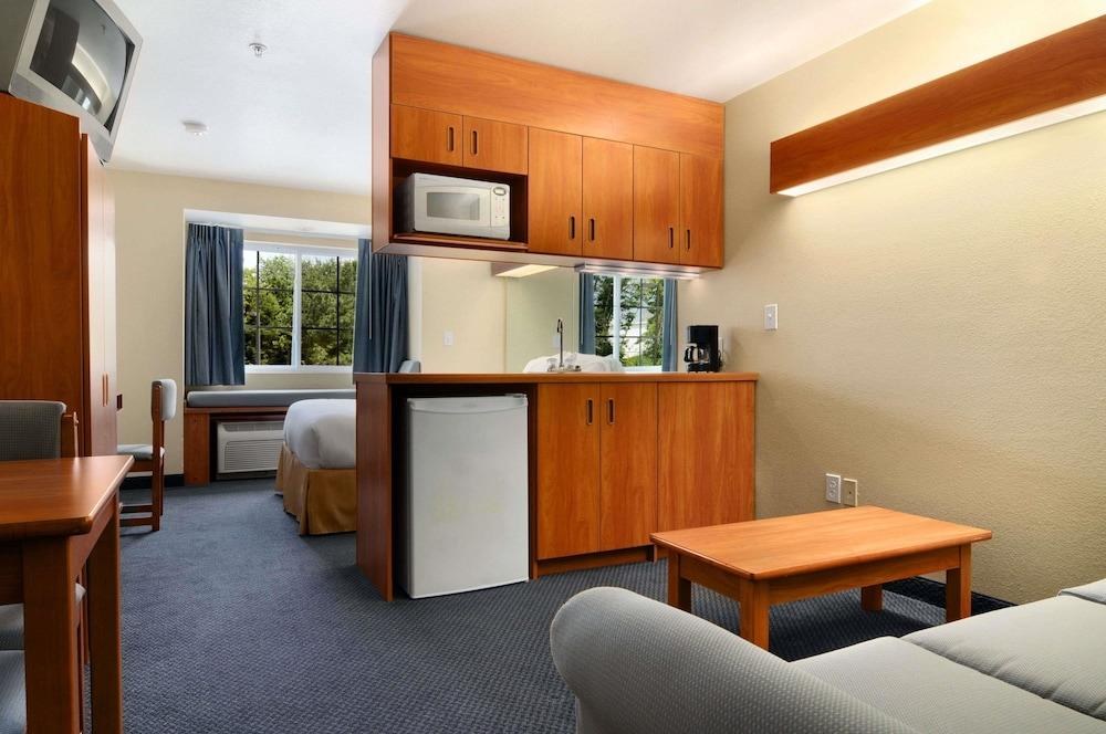 MICROTEL INN & SUITES BY WYNDHAM HUNTSVILLE photo 4