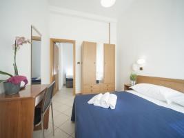 HOTEL MANOLA photo 1
