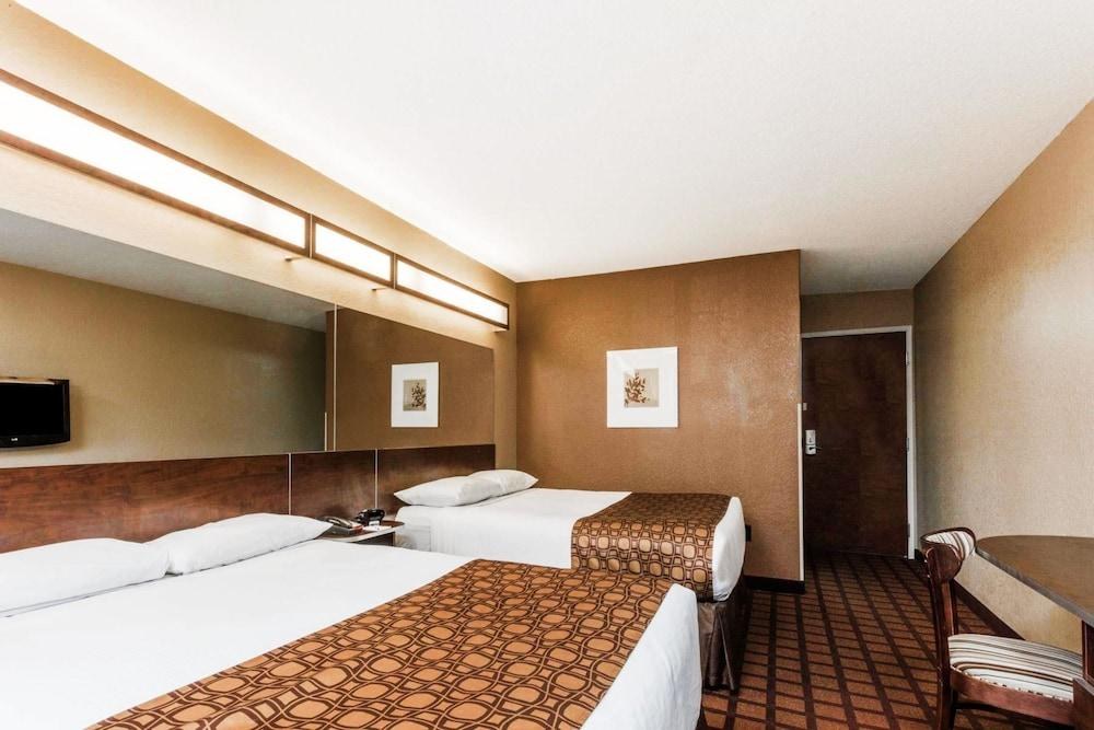 MICROTEL INN & SUITES BY WYNDHAM MACON photo 2