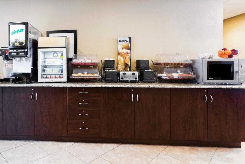 MICROTEL INN & SUITES BY WYNDHAM MACON photo 4