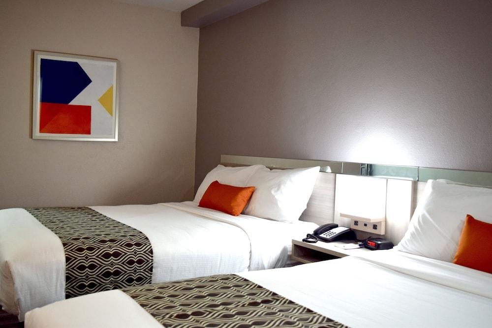 MICROTEL INN & SUITES BY WYNDHAM RALEIGH photo 1