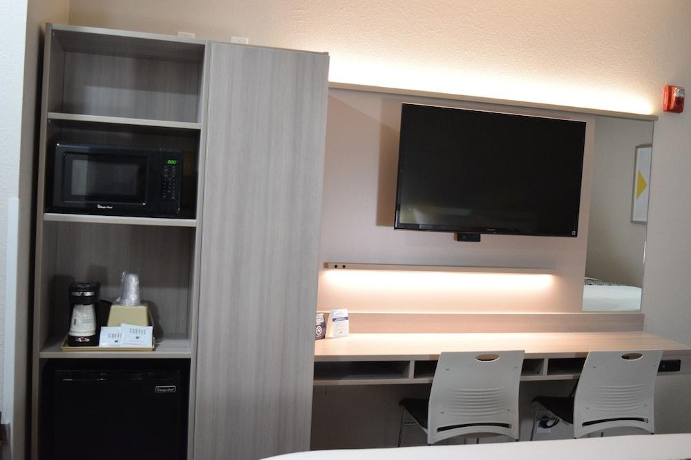 MICROTEL INN & SUITES BY WYNDHAM RALEIGH photo 2