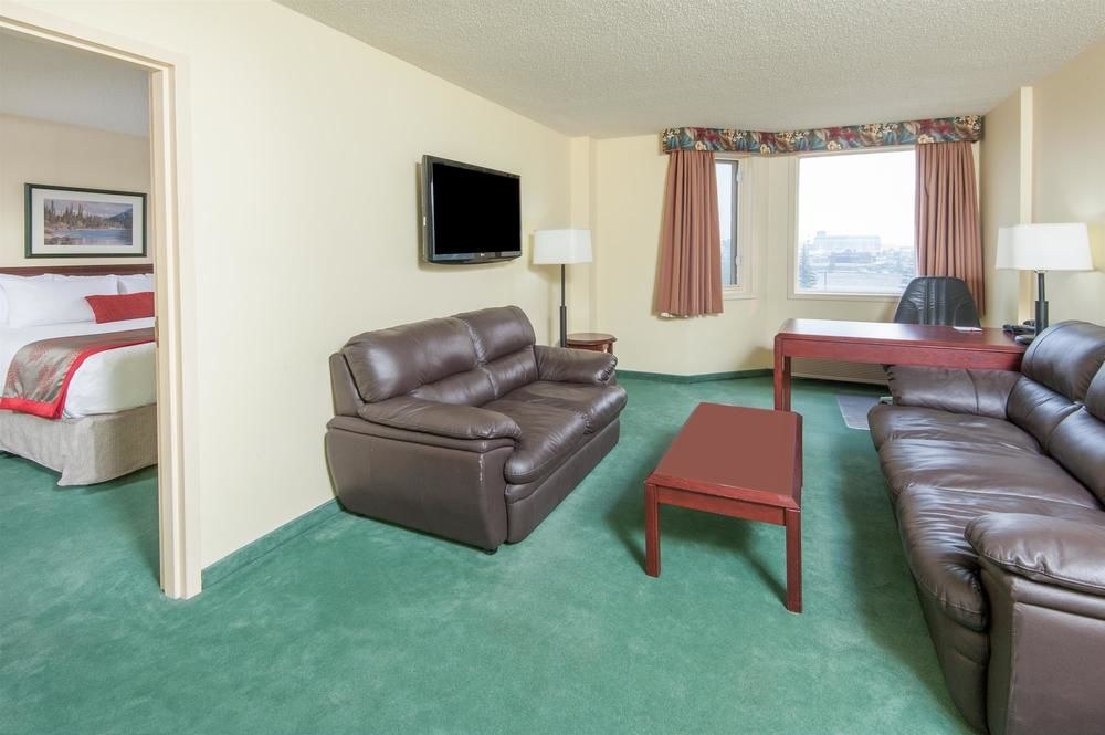 RIVIERA PLAZA CALGARY AIRPORT HOTEL AND CONFERENCE CENTRE photo 1