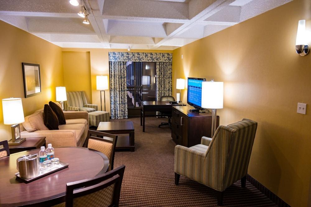 WYNDHAM EDMONTON HOTEL AND CONFERENCE CENTRE photo 3