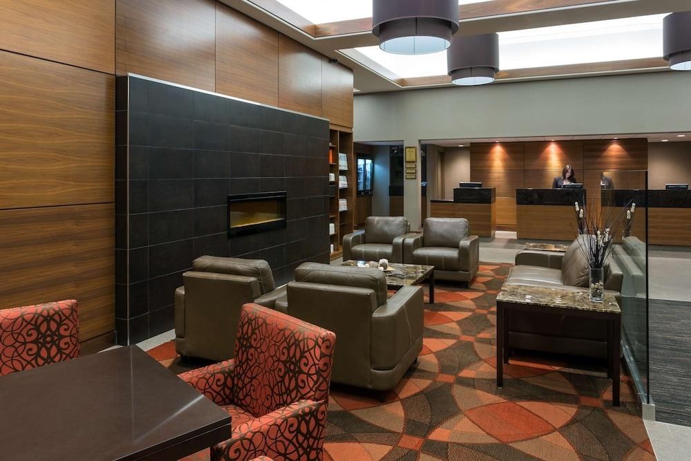 RADISSON HOTEL & SUITES FORT MCMURRAY photo 2