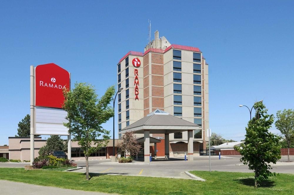 RAMADA BY WYNDHAM LETHBRIDGE photo 1