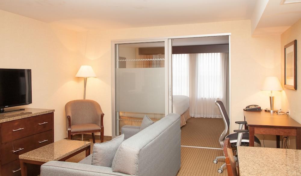 RADISSON HOTEL RED DEER photo 3