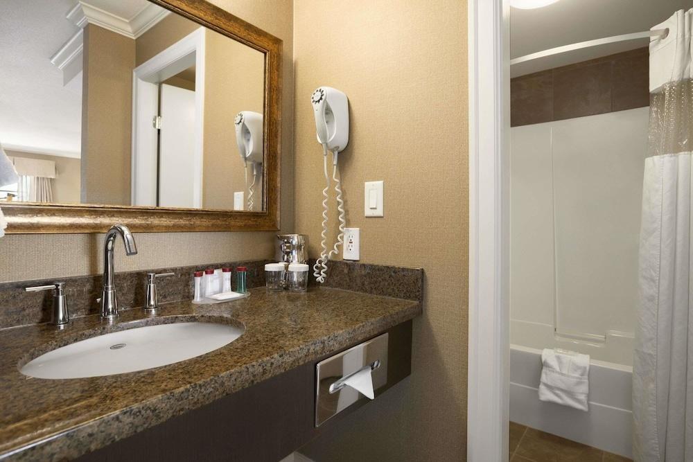 RAMADA BY WYNDHAM SURREY/LANGLEY photo 3