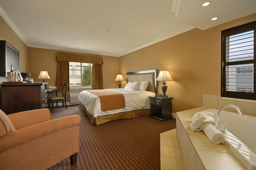 RAMADA BY WYNDHAM SURREY/LANGLEY photo 4