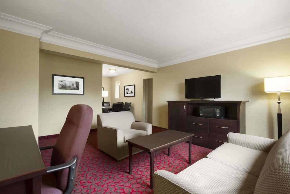 Hampton Inn & Suites by Hilton Toronto Downtown photo 2