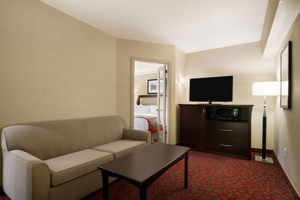 Hampton Inn & Suites by Hilton Toronto Downtown photo 3