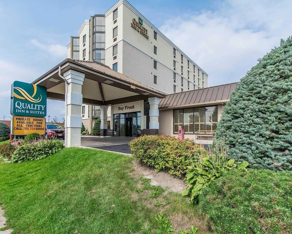 QUALITY INN & SUITES BAY FRONT photo 4