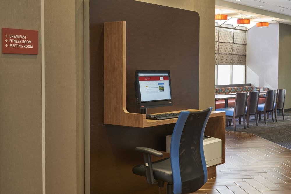 TOWNEPLACE SUITES WINDSOR photo 4