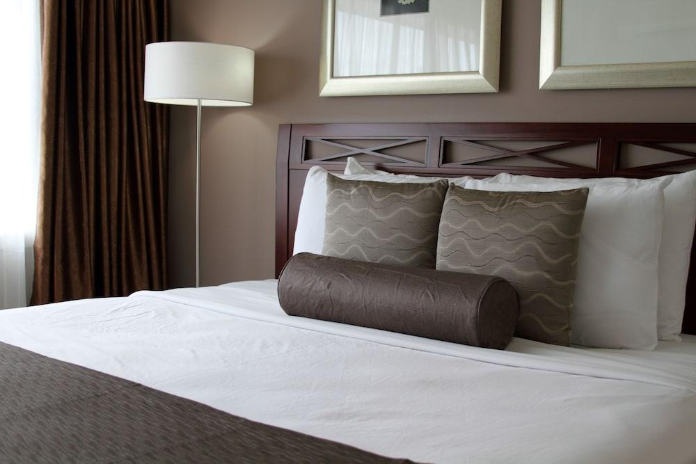 RED LION & SUITES photo 4