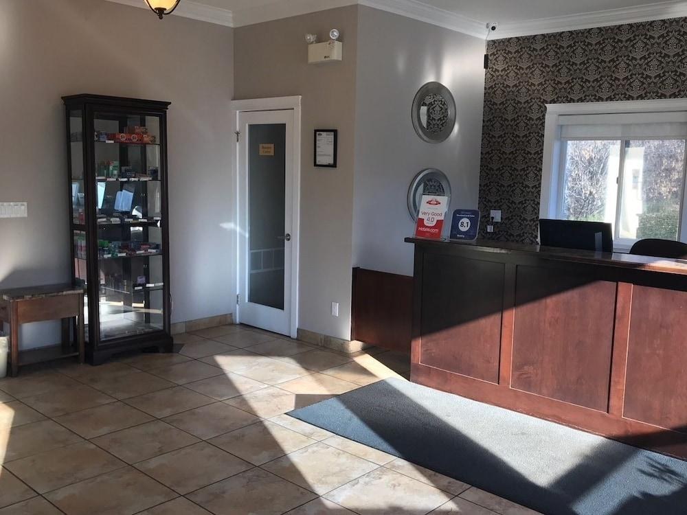 RIVERLAND INN & SUITES photo 2