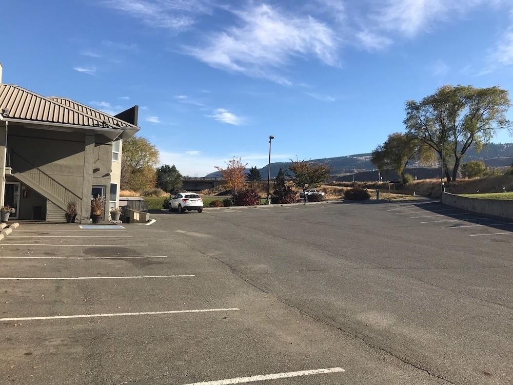 RIVERLAND INN & SUITES photo 4